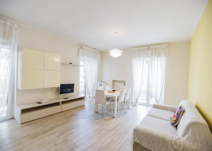 Ampio In Centro Pescaramare Daire *